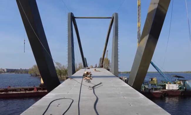 Міст-хвиля, що будується на Оболоні майже готовий — тепер його іменують "по-новому" та готові відкрити