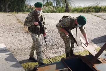 Прикордонники упіймали підводний човен у лимані на Одещині