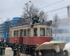 У Києві загорівся трамвай, який очищав вулиці від снігу