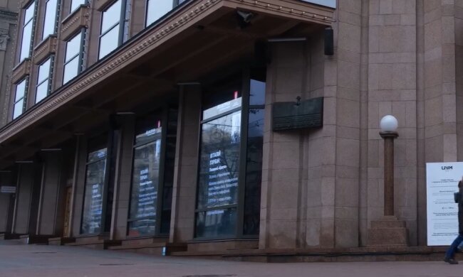 Ще один столичний ТЦ щодня вшановуватиме пам’ять загиблих захисників Маріуполя