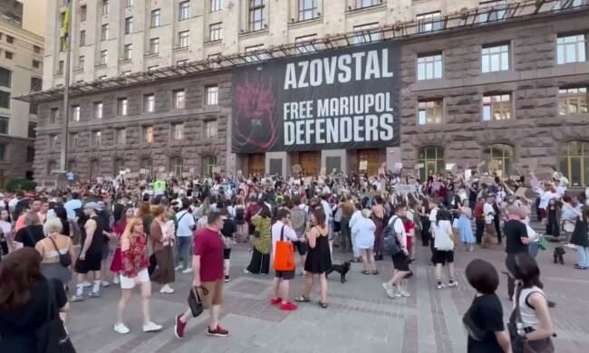 У Києві близько тисячі людей влаштували протест під КМДА після знесення садиби Зеленських