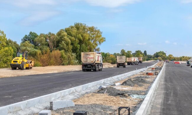 У Києві триває ремонт Великої кільцевої дороги — турецька компанія незважаючи на великий план робіт, виконує все досить швидко