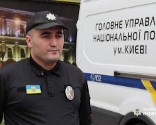 На столичній Троєщині поліцейський Васіф Карімов врятував життя чоловіку, в квартирі якого сталась пожежа