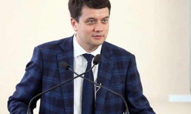 Разумков натякнув на можливість “глибшого” використання російської на Донбасі