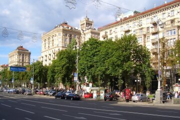 З вулиць Києва познімали незаконну рекламу