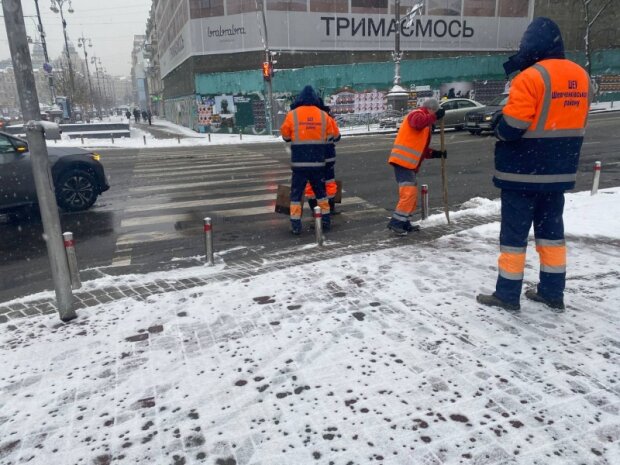 У Києві снігопад та ожеледиця — водіїв просять не виїжджати без нагальної потреби