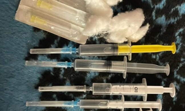 У Києві викрили наркоторгівця із понад 70 згортками амфетаміну