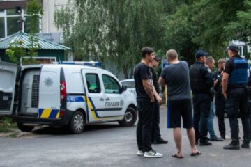 Розлючений чоловік відкрив хаотичну стрілянину по товаришах