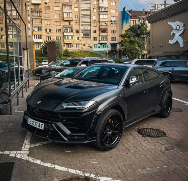 У Києві відзняли рідкісний кросовер Lamborghini з унікальним тюнінгом