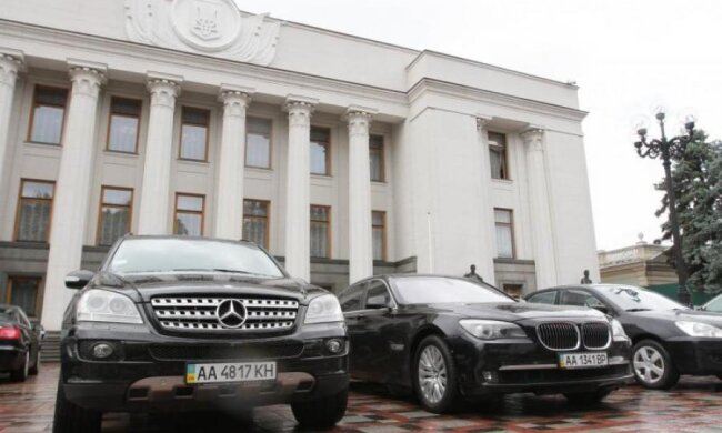 На чому їздять перші особи держави та топ-посадовці України