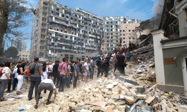 Спеціалісти ідентифікували понад 30 частин та уламків ракети після удару по Охматдиту